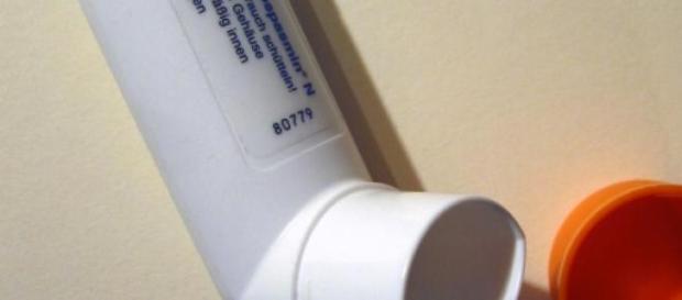 Inhalador de Salbutamol, tratamiento para el asma Inhalador de Salbutamol, tratamiento para el asma