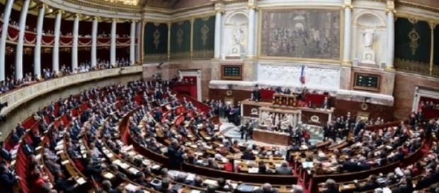 La motion de censure a peu de chances de passer. La motion de censure a peu de chances de passer.