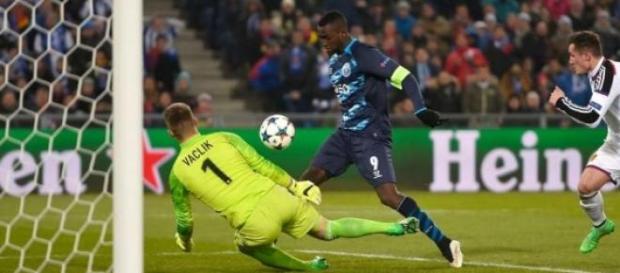 Martinez n'a pas su trouver l'ouverture. Martinez n'a pas su trouver l'ouverture.