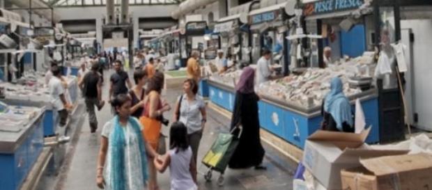 Mercato Esquilino sequestrato pesce avariato Mercato Esquilino sequestrato pesce avariato