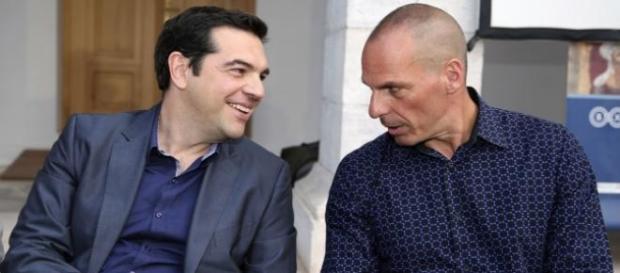 Tsipras y Varoufakis conversan Tsipras y Varoufakis conversan