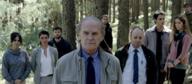 Varios actores de 'Bajo Sospecha' en una escena Varios actores de 'Bajo Sospecha' en una escena