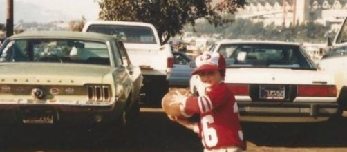 A young Tom Brady wearing Montana's 49ers jersey