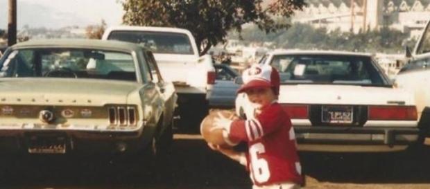 A young Tom Brady wearing Montana's 49ers jersey A young Tom Brady wearing Montana's 49ers jersey