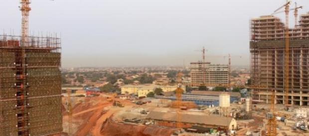 Construção civil parada em Angola Construção civil parada em Angola