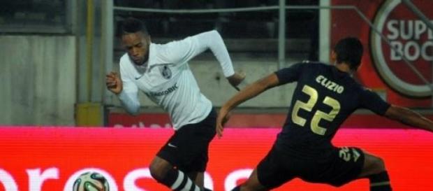 Hernâni vai vestir azul e branco. Hernâni vai vestir azul e branco.