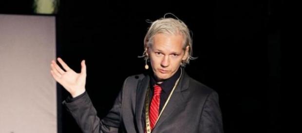 Julian Assange es el fundador de WikiLeaks Julian Assange es el fundador de WikiLeaks
