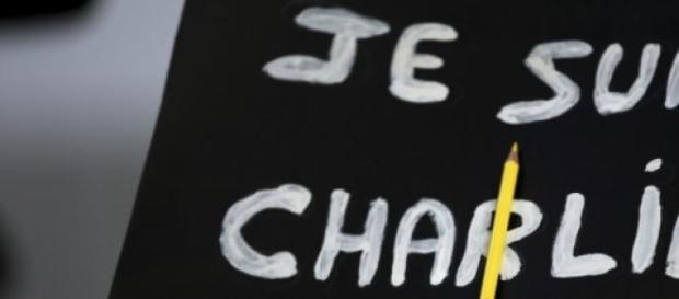 Revista Charlie Hebdo isi suspenda activitatea Revista Charlie Hebdo isi suspenda activitatea