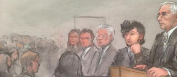Tsarnaev et ses avocats . Tsarnaev et ses avocats .