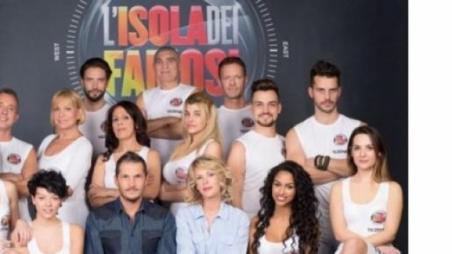 Isola dei famosi: un naufrago farà coming out.