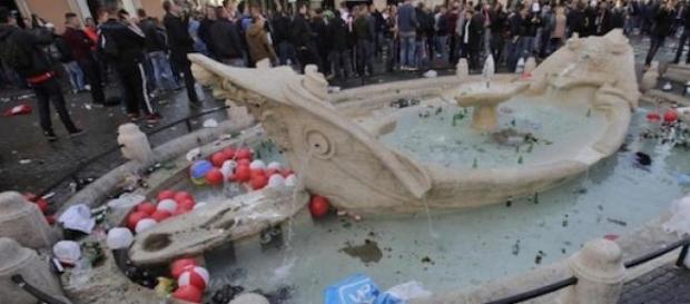 La Barcaccia devastata dai tifosi La Barcaccia devastata dai tifosi