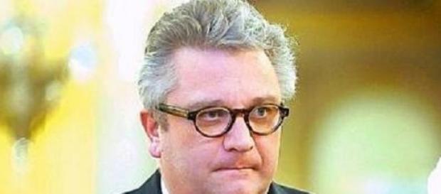 Le prince Laurent de Belgique parle aux morts ! Le prince Laurent de Belgique parle aux morts !