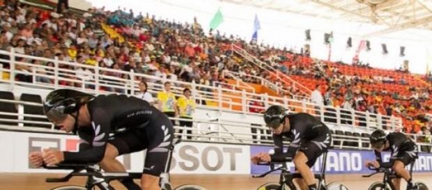 New Zealand took men's team pursuit gold New Zealand took men's team pursuit gold