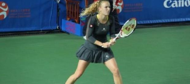 Wozniacki faces Halep in the last-four in Dubai Wozniacki faces Halep in the last-four in Dubai