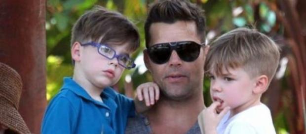 Ricky Martin junto a sus gemelos Ricky Martin junto a sus gemelos