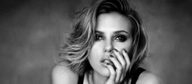 Scarlett Johansson volta à música Scarlett Johansson volta à música