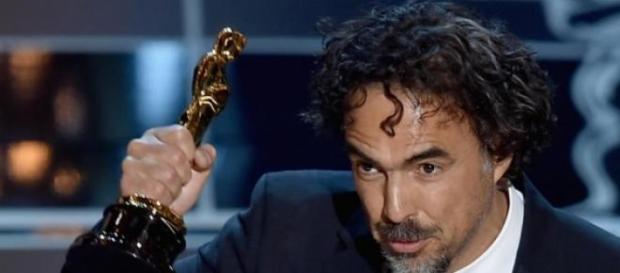 Alejandro González Iñárritu celebra el galardón Alejandro González Iñárritu celebra el galardón