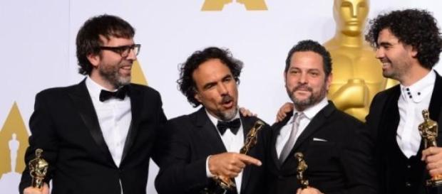 Alejandro Inarritu (2e à g) triomphe avec Birdman Alejandro Inarritu (2e à g) triomphe avec Birdman