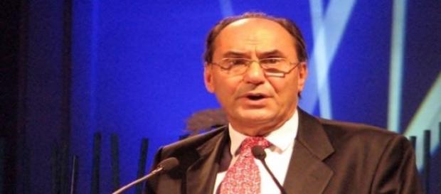 Alejo Vidal Quadras en un acto político Alejo Vidal Quadras en un acto político
