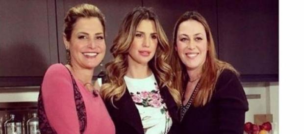 Claudia Galanti ospite dell'amica Simona Ventura. Claudia Galanti ospite dell'amica Simona Ventura.