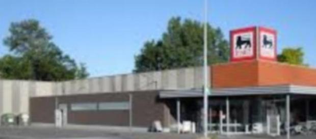 Enseigne Delhaize, théâtre d'une attaque à l'acide Enseigne Delhaize, théâtre d'une attaque à l'acide
