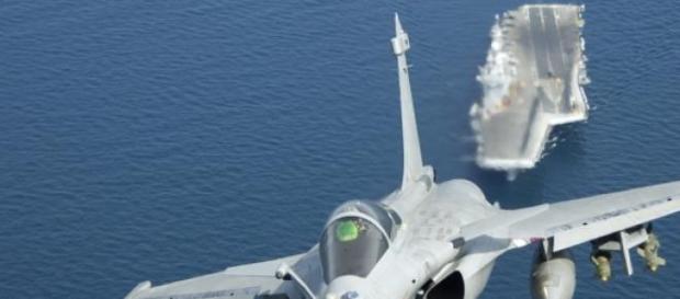 Portavionul Charles de Gaulle si avion Rafale Portavionul Charles de Gaulle si avion Rafale