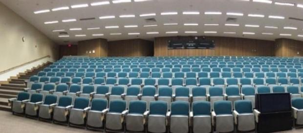 Schauplatz ungeahnter Unterschiede: Der Hörsaal. Schauplatz ungeahnter Unterschiede: Der Hörsaal.