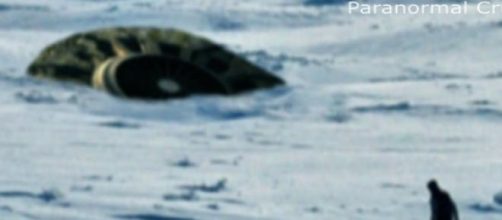 Ufo: Oggetto volante cade in un lago in Canada 