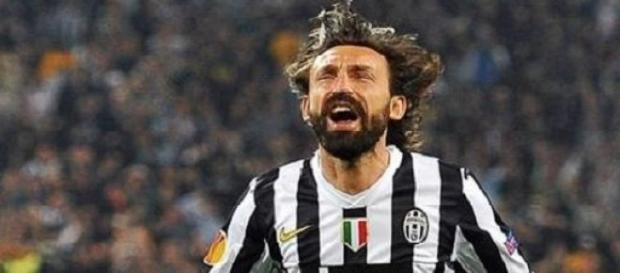 Andrea Pirlo cieszący się z kolejnego gola Andrea Pirlo cieszący się z kolejnego gola