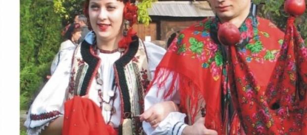 costumul popular romanesc costumul popular romanesc