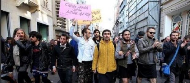 Hombres turcos protestan por el fin del machismo Hombres turcos protestan por el fin del machismo