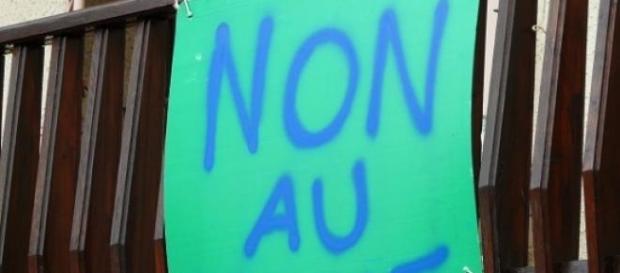 Les Algériens disent non au gaz de schiste. Les Algériens disent non au gaz de schiste.