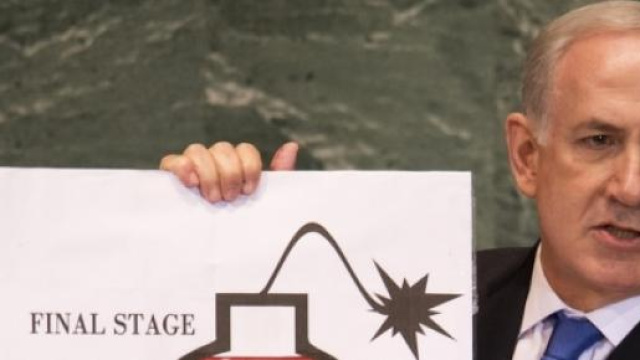 Netanyhau mentre illustra la minaccia iraniana