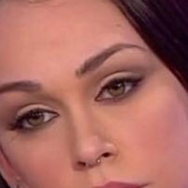 Valentina bacia Gianluca, Mariano piange
