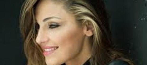 Anna Tatangelo festa a sorpresa per Gigi D'Alessio Anna Tatangelo festa a sorpresa per Gigi D'Alessio