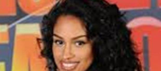 Fanny Neguesha lascia l'Isola dei famosi. Fanny Neguesha lascia l'Isola dei famosi.