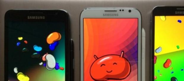 Samsung is the leader among Android vendors. Samsung is the leader among Android vendors.