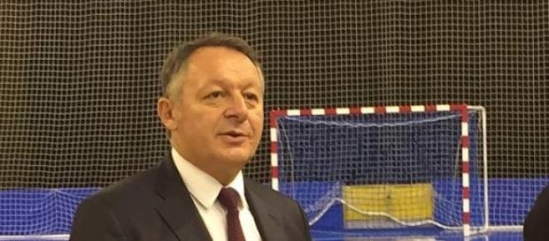 Thierry Braillard s'engage contre la précarité. Thierry Braillard s'engage contre la précarité.