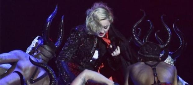 Atuação de Madonna com alguns percalços Atuação de Madonna com alguns percalços