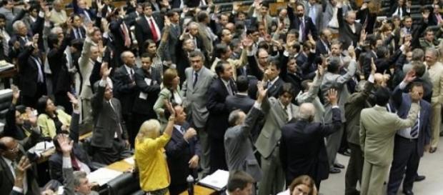 CPI da Petrobras tem líderes suspeitos CPI da Petrobras tem líderes suspeitos