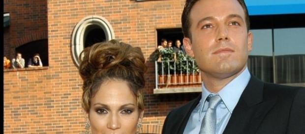 La pareja se reencuentra después de mucho tiempo La pareja se reencuentra después de mucho tiempo