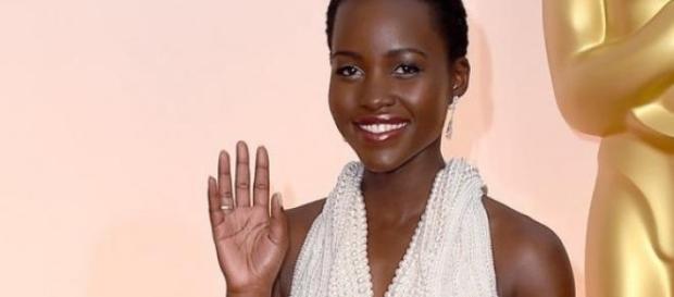Lupita e o seu vestido da Calvin Klein. Lupita e o seu vestido da Calvin Klein.