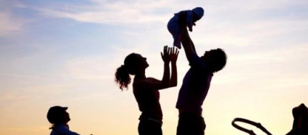 O familie heterosexuala, normala si fericita O familie heterosexuala, normala si fericita