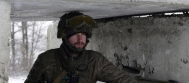 Soldado ucraniano perto de Svitlodarsk Soldado ucraniano perto de Svitlodarsk
