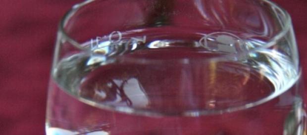 Tomar agua es darle salud a tu cuerpo Tomar agua es darle salud a tu cuerpo