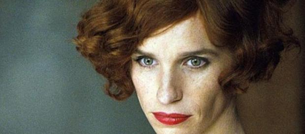 Eddie Redmayne como mulher transgénero. Eddie Redmayne como mulher transgénero.
