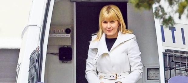 Elena Udrea a venit la DNA insotita de politisti! Elena Udrea a venit la DNA insotita de politisti!