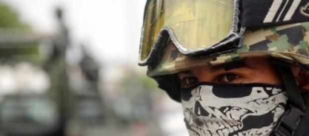 Les soldats étaient devant les écoles d'Acapulco. Les soldats étaient devant les écoles d'Acapulco.