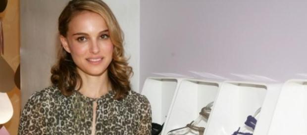 Natalie Portman com sua linha de sapatos veganos Natalie Portman com sua linha de sapatos veganos