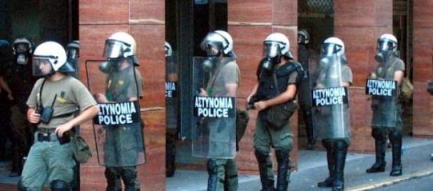 Polícia teve de responder a desacatos em Atenas. Polícia teve de responder a desacatos em Atenas.
